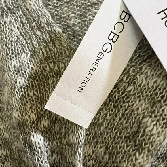 NWT BCBGeneration Women's Grey Twist Hem V-Neck Crop Sweater Size multiple A24 - Picture 6 of 9